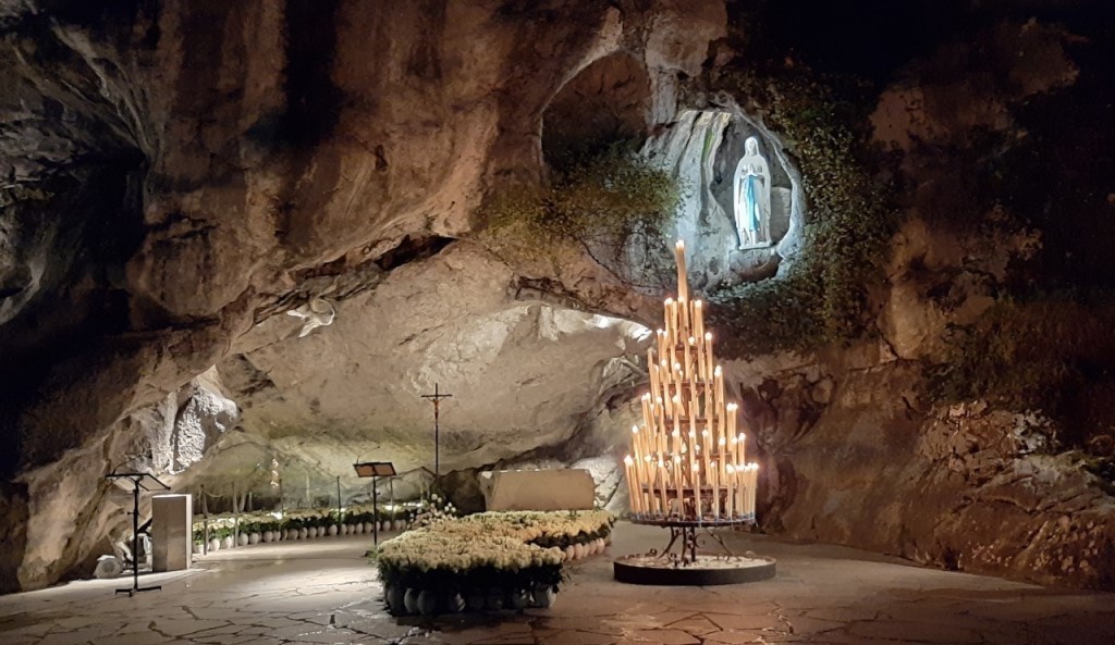 Lourdes grotte nuit